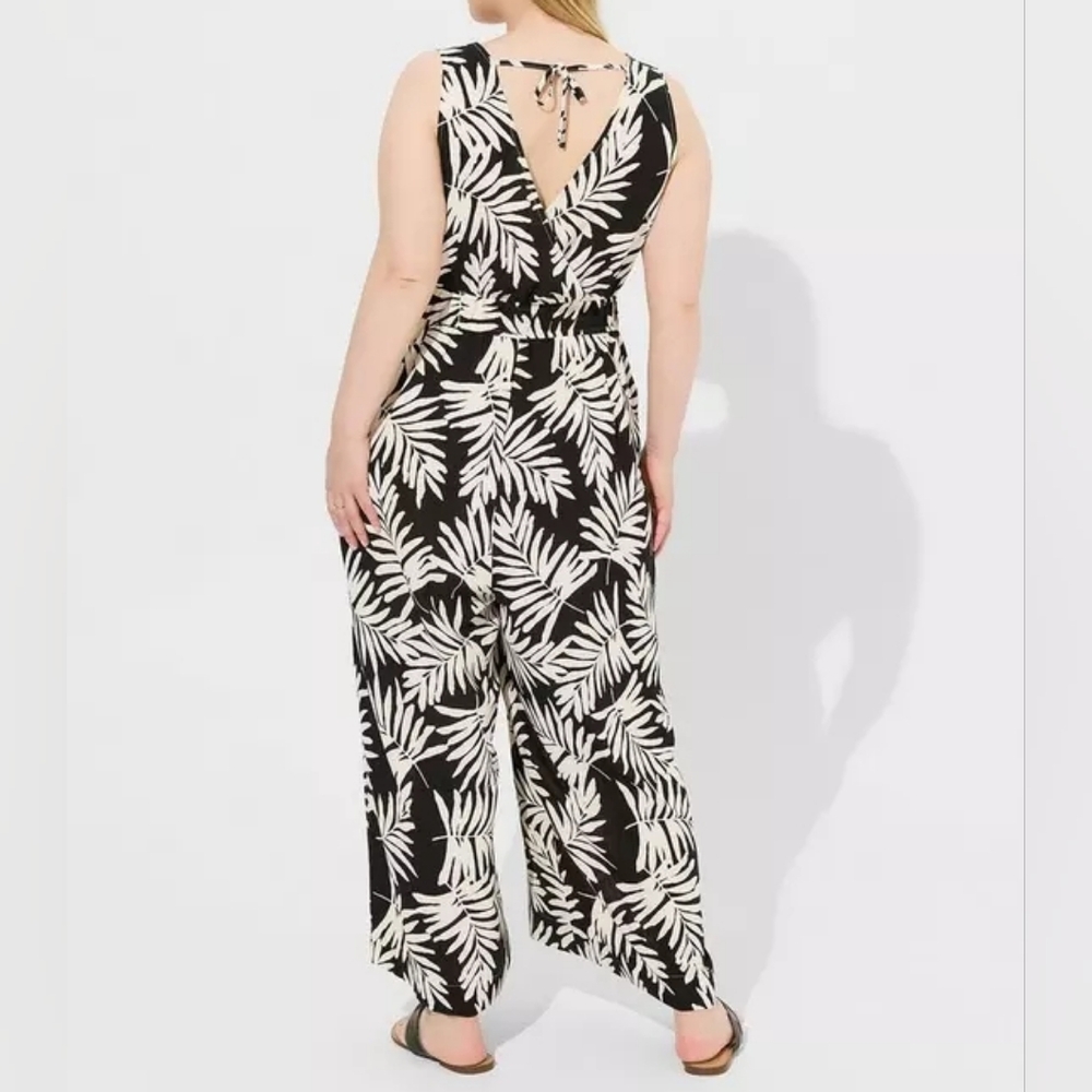 Torrid Surplice Wide Leg Jumpsuit Size 2X - Picture 3 of 4